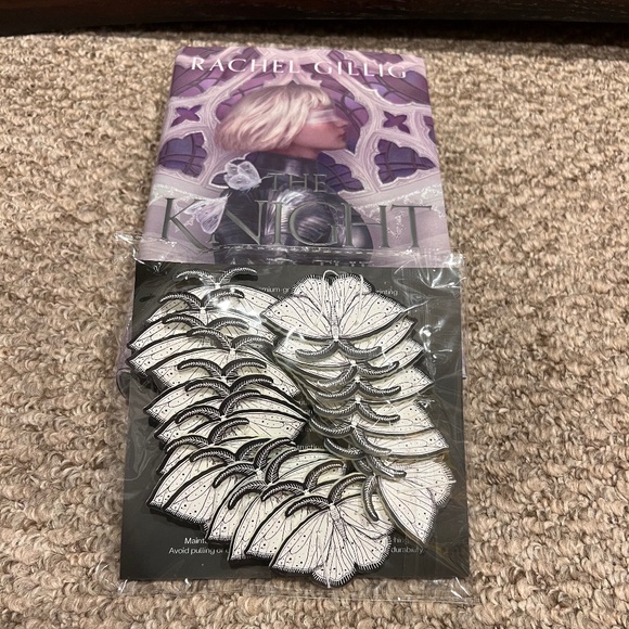 Fairyloot - The Knight and the Moth by Rachel Gillig & Bookshelf Bunting - Picture 1 of 12